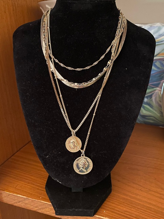 Unbranded Jewelry - Y2K Layered Gold-Tone Coin Pendant Necklace